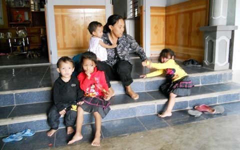 Người phụ nữ có 12 con, 3 lần sinh đôi