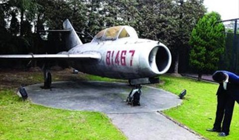 Rao bán biệt thự trăm tỷ, khuyến mãi chiến đấu cơ