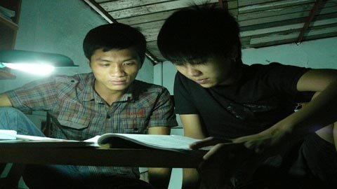 Cảm động tấm lòng cứu nguời của cậu sinh viên nghèo