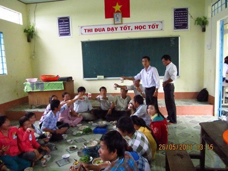 Học sinh hiếp dâm, nhiều giáo viên bị kỷ luật