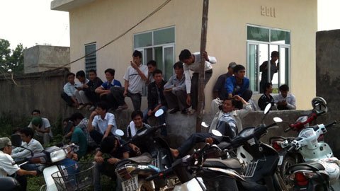 Gần 300 lao động đình công đòi trả lương