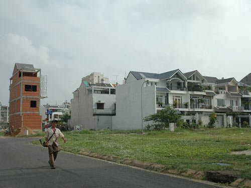Nghẽn dòng tín dụng bất động sản