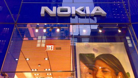Nợ hàng triệu đô, Nokia bị tịch thu tài sản