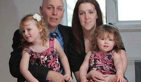 Hai chị em dùng yêu thương trị bệnh cho nhau