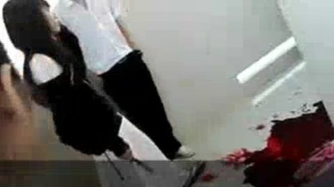 Clip nữ sinh dùng dao 