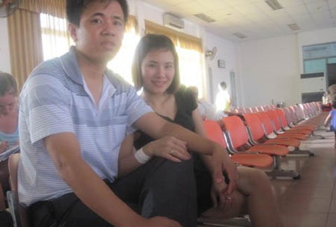 Vụ bị chồng ép xem clip sex: Vì đâu?