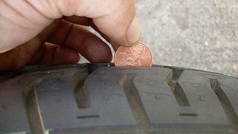 Lốp mòn và những nguy hiểm rình rập