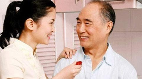 Khi chồng đi xa, tuyệt đối đừng tơ tưởng đến bố chồng