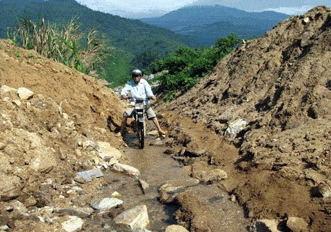 Xâm nhập vùng đất 'nội bất xuất ngoại bất nhập'