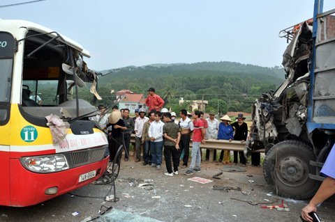 Tai nạn kinh hoàng, 1 người nước ngoài thiệt mạng