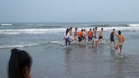 Tắm biển, một người chết đuối