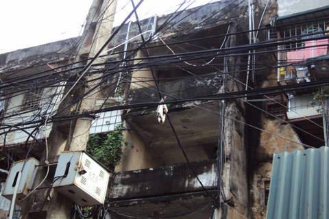 ‘Cải tạo chung cư cũ như húc đầu vào tường’