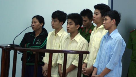 Hiếp dâm trẻ em, nhóm đối tượng lãnh 50 năm tù