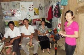 Cô giáo trẻ giữa rừng, nửa đêm trai bản gõ vách