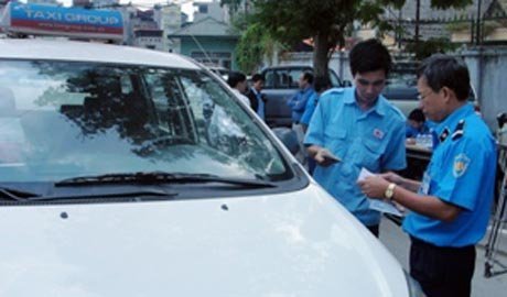 Đình chỉ hãng taxi bắt khách trả 6 triệu cho 10km