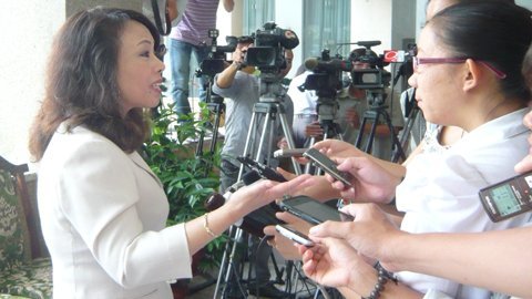 Bộ trưởng Y tế: Không tự chữa tay chân miệng!