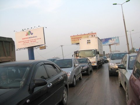 Thi công nhà ga Nội Bài làm đường tắc nghẽn?