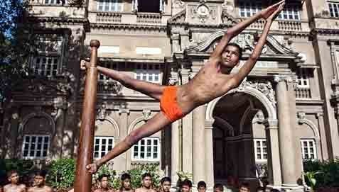 Xem vũ công mù múa cột