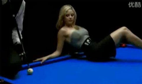 Màn đánh bi-a đẳng cấp bên hotgirl