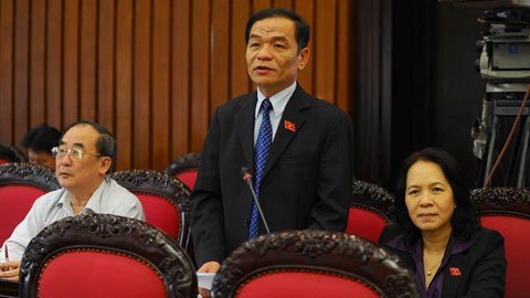 Chất vấn xong, phải gây áp lực với bộ trưởng