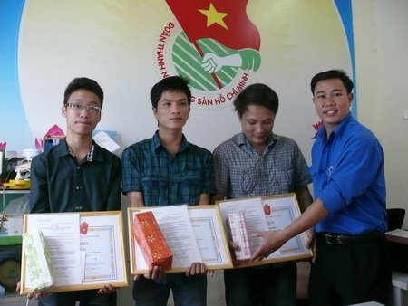 3 sinh viên cứu thiếu nữ bị nạn được biểu dương