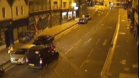 Kinh hoàng tài xế taxi đâm hành khách