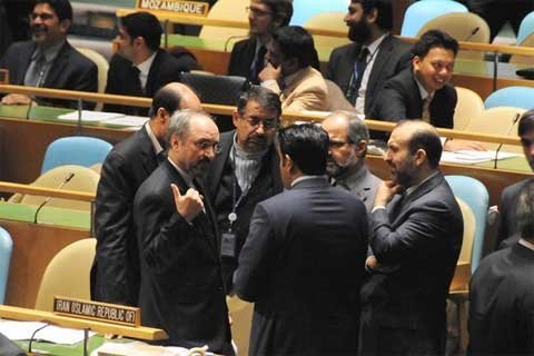 Một loạt nước phối hợp dồn Iran vào chân tường