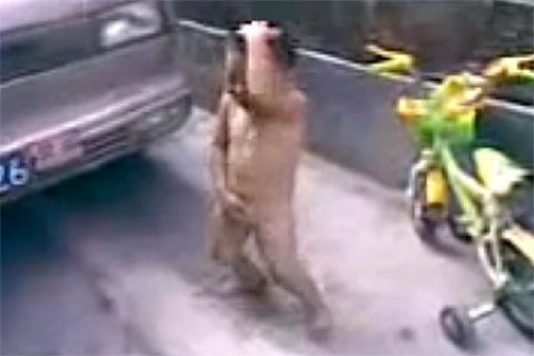 Quăng con lên mạng, mẹ cũng chí mạng
