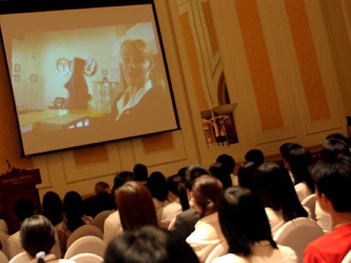 'Du học sinh Lào' phản ứng 'du học sinh Mỹ'