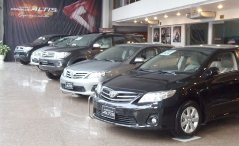 Nghịch lý cuối năm: Các hãng xe đua giảm giá