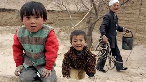 Những ngôi làng chỉ toàn trẻ em và người già