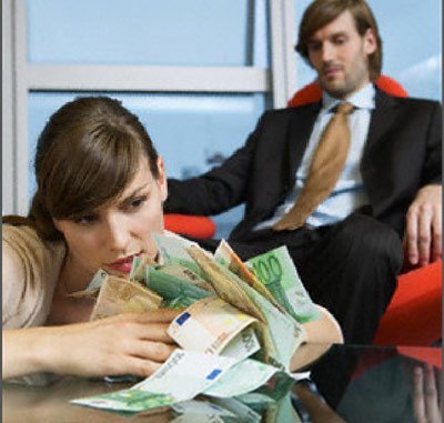 Vâng, em là cave chỉ biết dâng tiền cho anh!