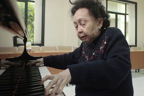 95 tuổi, nghệ sĩ Thái Thị Liên vẫn sẽ chơi piano