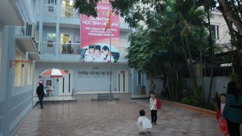 Cô giáo trần tình, gia đình ngạc nhiên