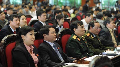 Nói với dân về Hoàng Sa