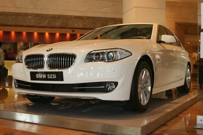 Bàn giao BMW Series 5 hạng sang cho Sofitel Plaza Hà Nội