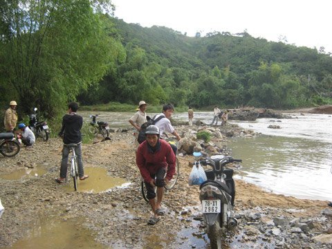 Miền Trung mưa lớn, hàng nghìn ngôi nhà bị ngập