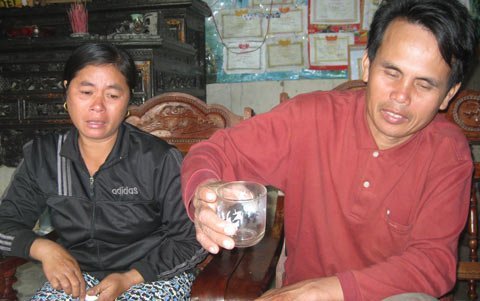 Mỏi mòn trông tin con bị hải tặc bắt cóc