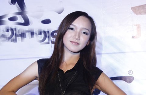 Miss Teen 2011 nổi bật giữa showbiz Việt