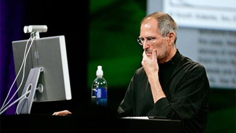 Steve Jobs hồi âm email khách hàng nhanh thế nào?