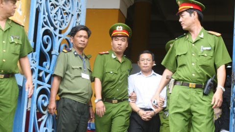 Cựu giảng viên được giảm án tội ‘lật đổ chính quyền”