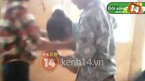 Phẫn nộ vì clip nữ sinh cấp 2 bị bạn trai 'sàm sỡ'