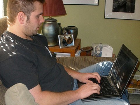 Laptop kết nối Wi-Fi có thể 