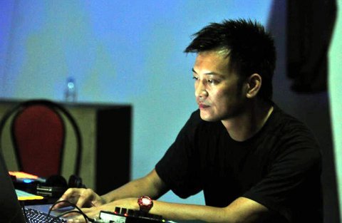 Em trai Thanh Lam biểu diễn trên phố Sài Gòn