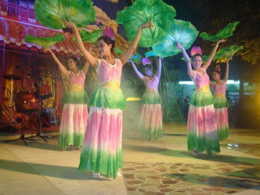 Không thể quản lý văn hóa một cách thô bạo