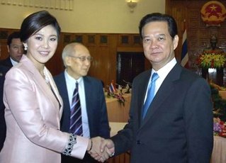 Thủ tướng Thái Lan tới Hà Nội