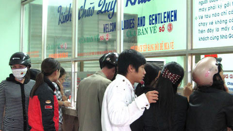 Bộ GTVT kiểm tra việc bán vé tàu Tết