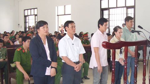Nữ ngân hàng gánh 28 năm tù vì “người yêu”