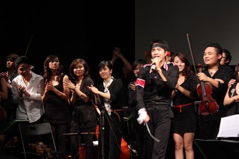 Rhapsody Phil: Sức mạnh của người trẻ!