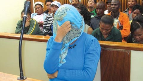 Mẹ dìm chết con sau khi bắt uống dầu phanh